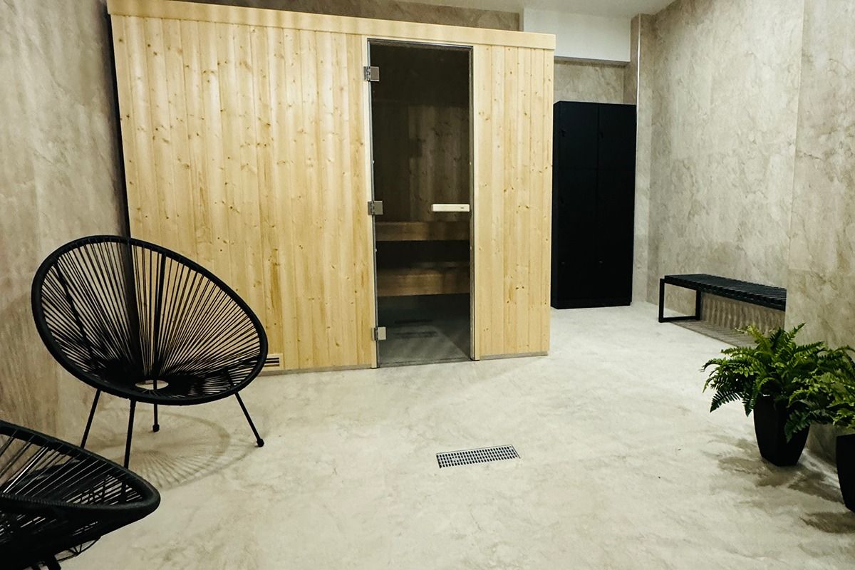24/7 Wellness Room sauna